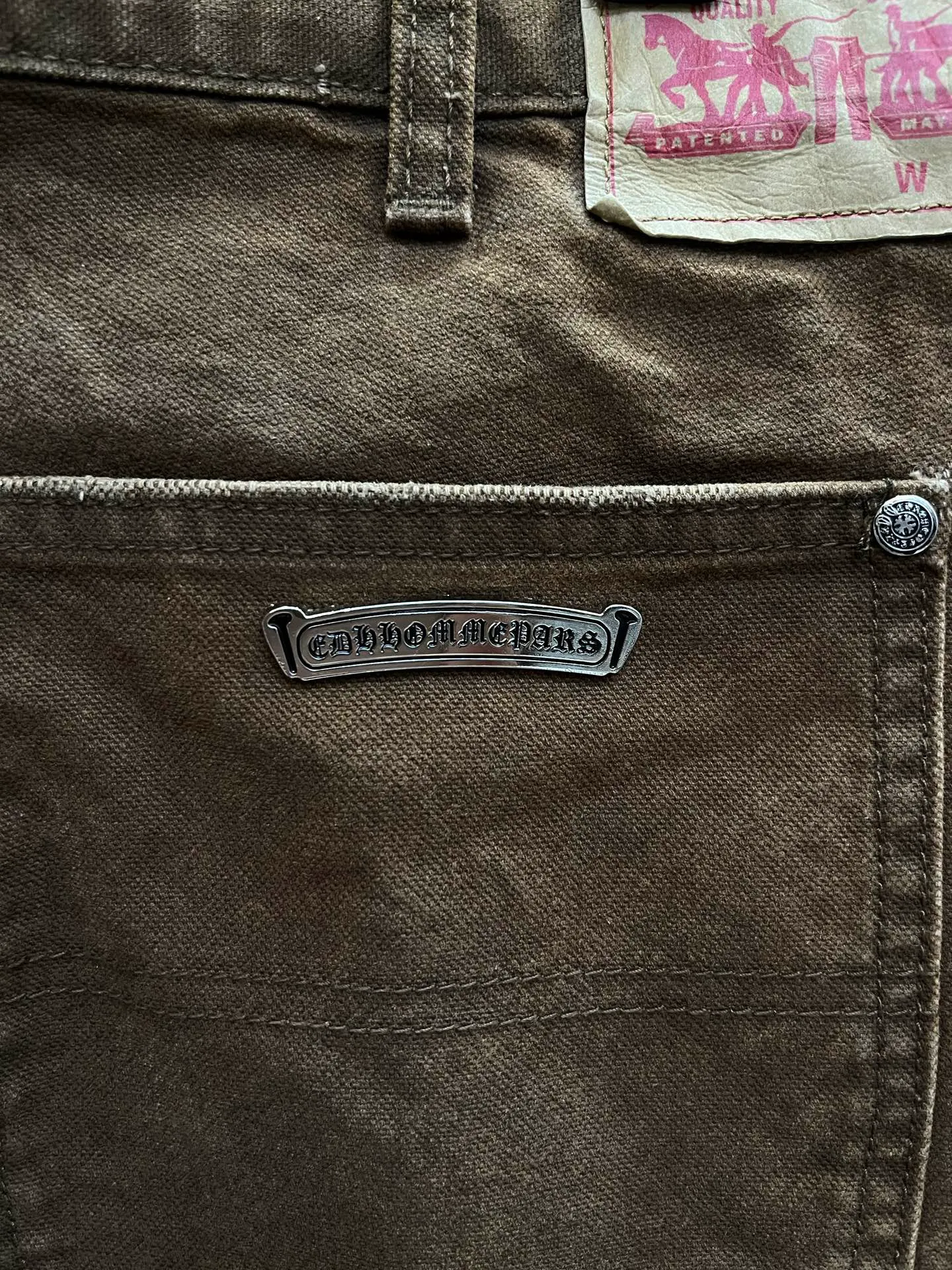 P640 Wang Zha is online! Heavy 15.5oz! Kill all market versions instantly! Price bottomed out chrome hearts limited series new city limited jeans Chrome Hearts city limited jeans vintage levis American made 501 505 517 base version remake Levis American made 501 base version imported sheepskin 925 silver remake Customers provide waist and pants length or height and weight The studio will select the most suitable base version for you to remake There are many people doing remakes in the market Don't belittle or comment The difference is visible to the naked eye See more and compare yourself #CHROME HEARTS Unisex size: 28 30 32 34 36 38 40 42